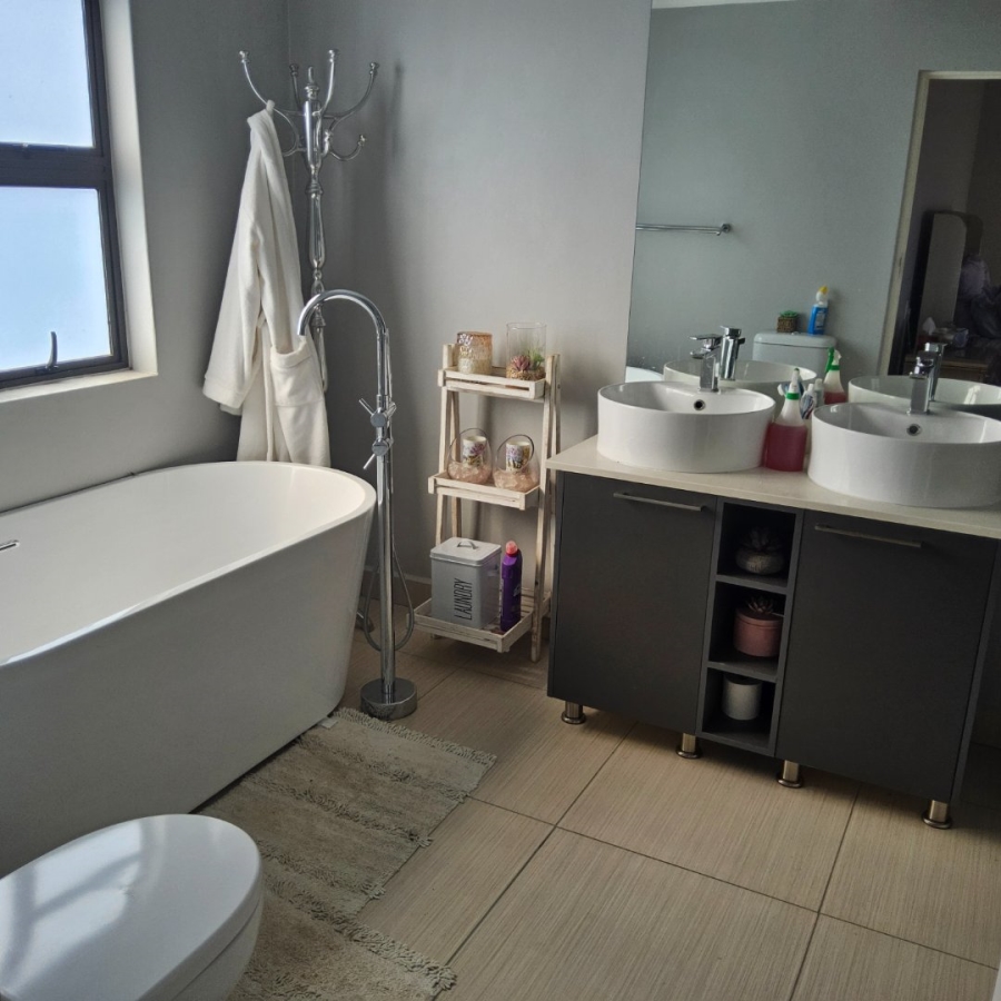 4 Bedroom Property for Sale in Wild Olive Estate Free State